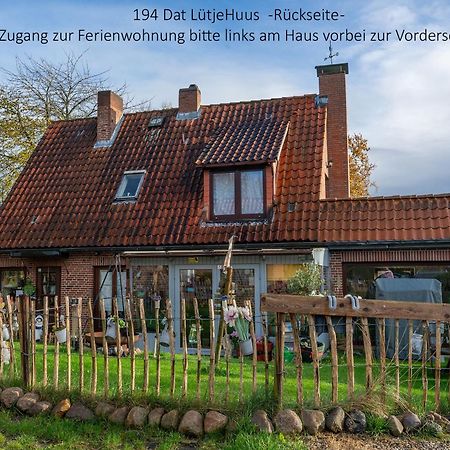 194 Fewo Dat Luetjehuus Mit Dachterrasse Im Ersten Stock Luetjenburg Bagian luar foto