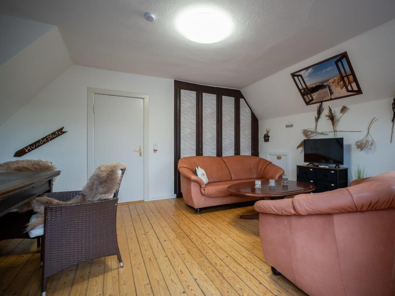 194 Fewo Dat Luetjehuus Mit Dachterrasse Im Ersten Stock Luetjenburg Bagian luar foto