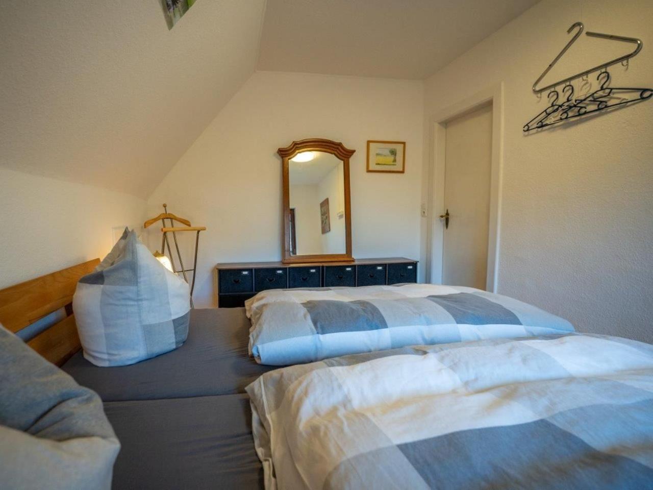 194 Fewo Dat Luetjehuus Mit Dachterrasse Im Ersten Stock Luetjenburg Bagian luar foto